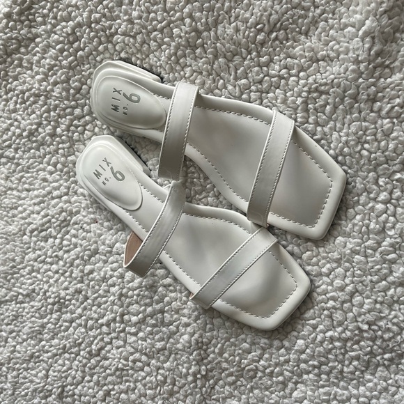 White sandals NEW - Picture 5 of 5